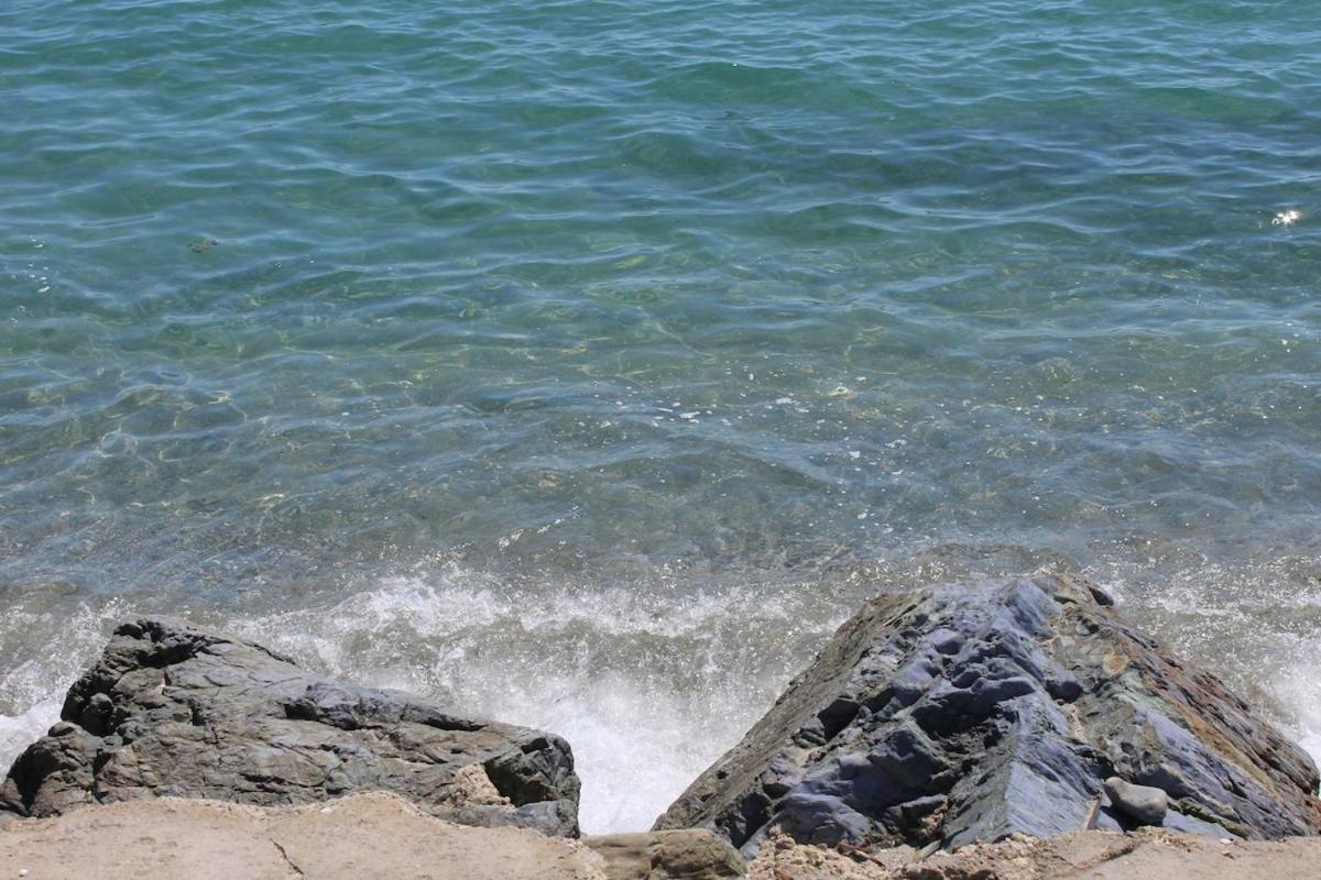 Bord de mer, pieds dans l'eau, vue panoramique Villa San-Nicolao Eksteriør bilde